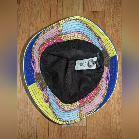 NWOT VERSACE VENTAGLI CAPELLO-59 BUCKET HAT SIZE MEDIUM - Picture 11 of 12